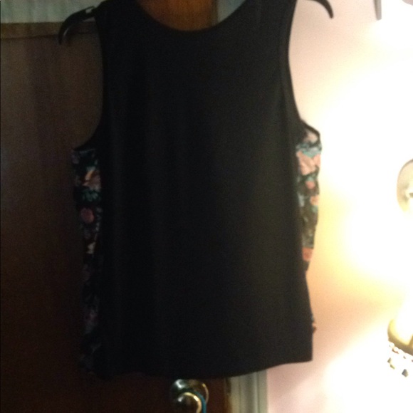 Floral tank top - Picture 4 of 4